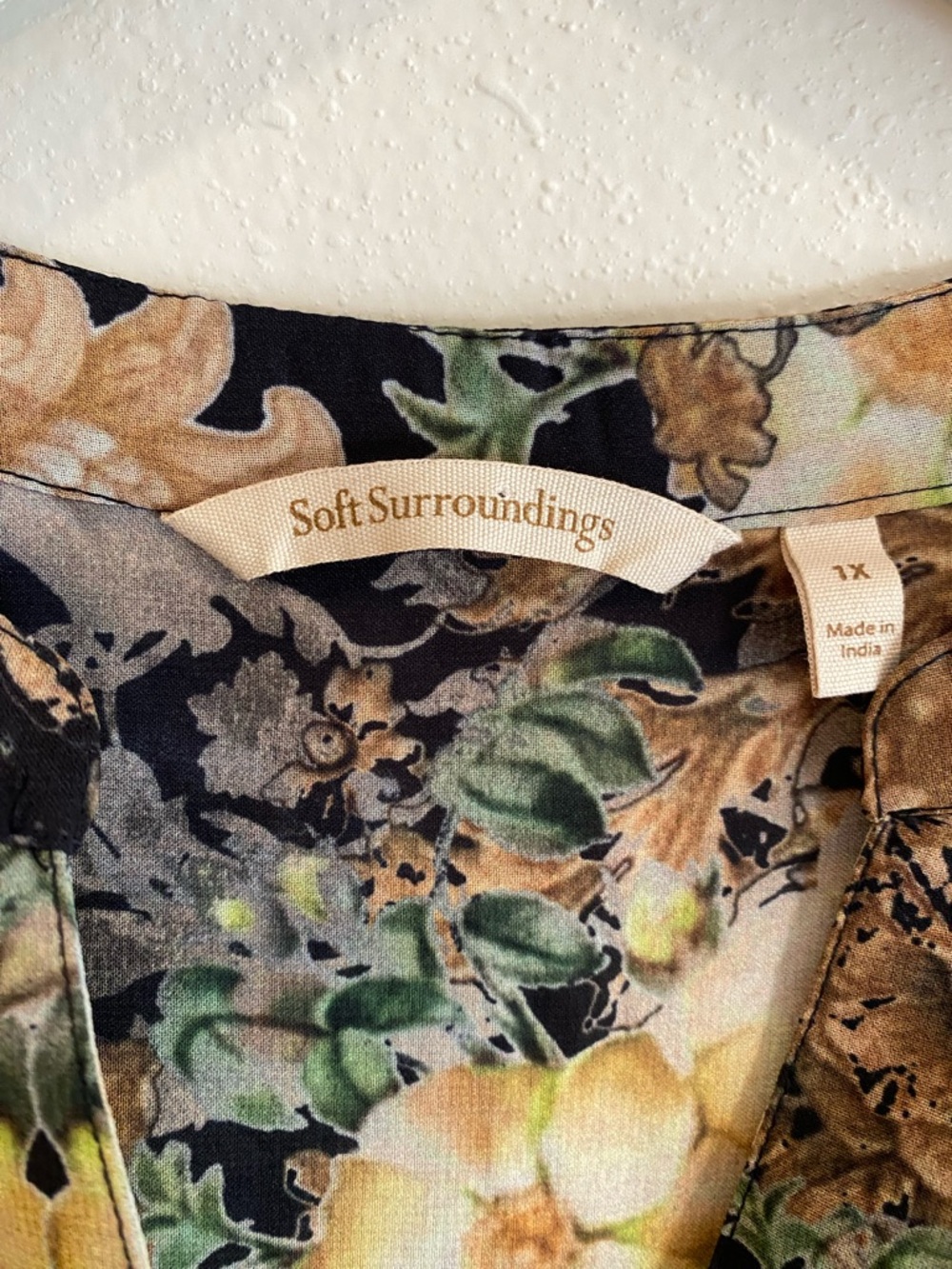 Soft Surroundings 1X Mixed Print Baroque Floral Pintuck Tunic Blouse Fall 2025 - Picture 3 of 9